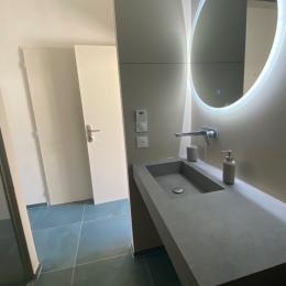 salle d'eau privée et toilettes privées dans chaque chambre - Location de vacances - Entre-Vignes