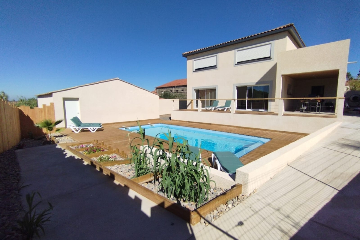 Villa de vacances à Portiragnes spacieuse avec piscine à 3 km de la mer, 14 couchages, normes PMR