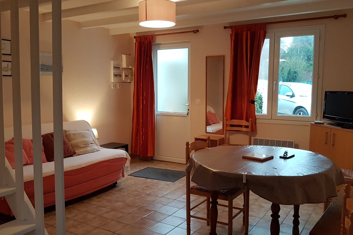 La pièce de vie avec espace salon et repas - Location de vacances - Saint-Méloir-des-Ondes