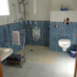 douche et WC adaptés personne à mobilité réduite - Chambre d'hôtes - Hirel