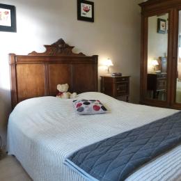 La chambre principale - lit de 160x200 cm - Location de vacances - Saint-Briac-sur-Mer