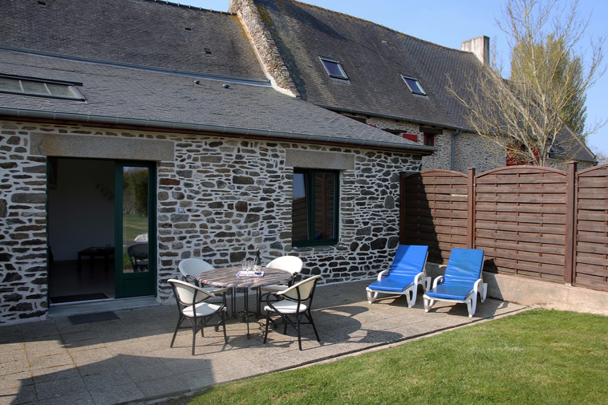 Terrasse avec mobilier de jardin - Location de vacances - Saint-Méloir-des-Ondes