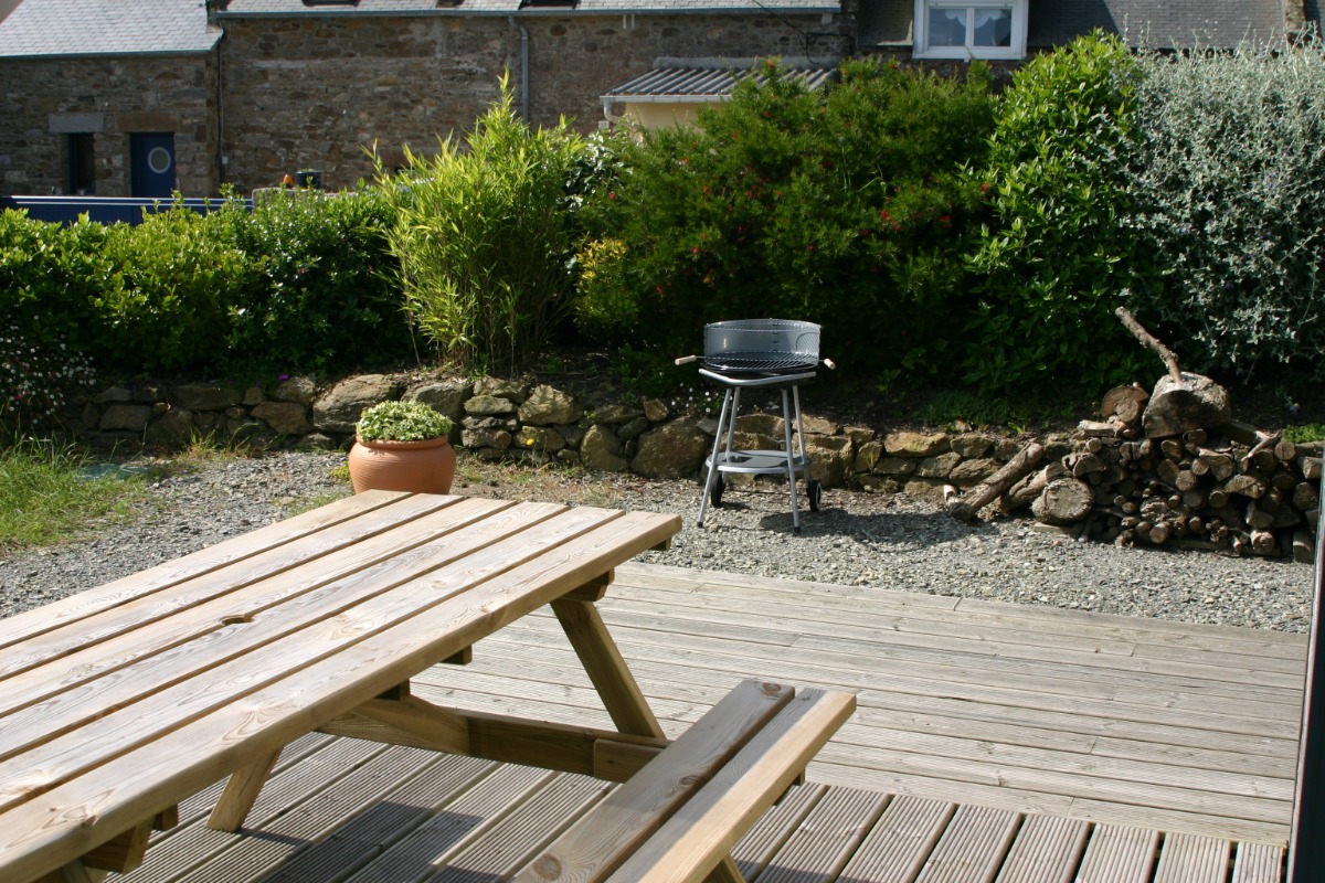 La terrasse et le barbecue à disposition - Location de vacances - Cancale