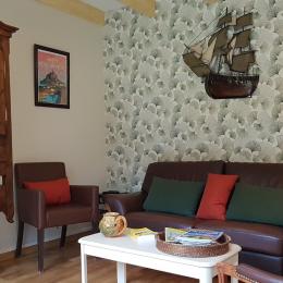Dans le salon indépendant au rez-de-chaussée - Maison René - Gîtes Atala - Location de vacances - Combourg
