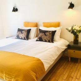 Une des 2 chambres indépendantes avec 2 lits de 90X200cm jumelables - Appartement Bleu Cancale - Emeraude - Location de vacances - Cancale