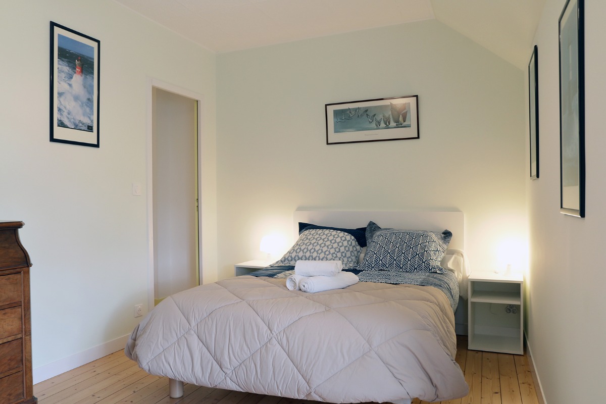 Chambre lit double 140 X 190, vue jardin - Location de vacances - Cancale
