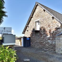 Entrée de la propriété, entièrement restaurée, à deux pas du télégraphe de Saint-Marcan.  - Location de vacances - Saint-Marcan