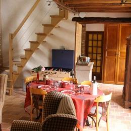 La partie salle à manger de la salle de séjour - Location de vacances - Tournon-Saint-Pierre