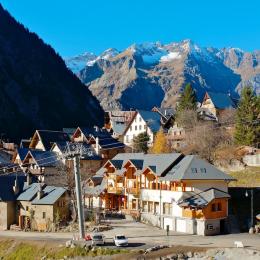 Chalet avec piscine à débordement, sauna, hammam et spa aux Deux Alpes -- le village - Location de vacances - Vénosc