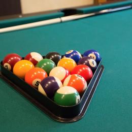 billard dans la salle commune - Chambre d'hôtes - Meyrié