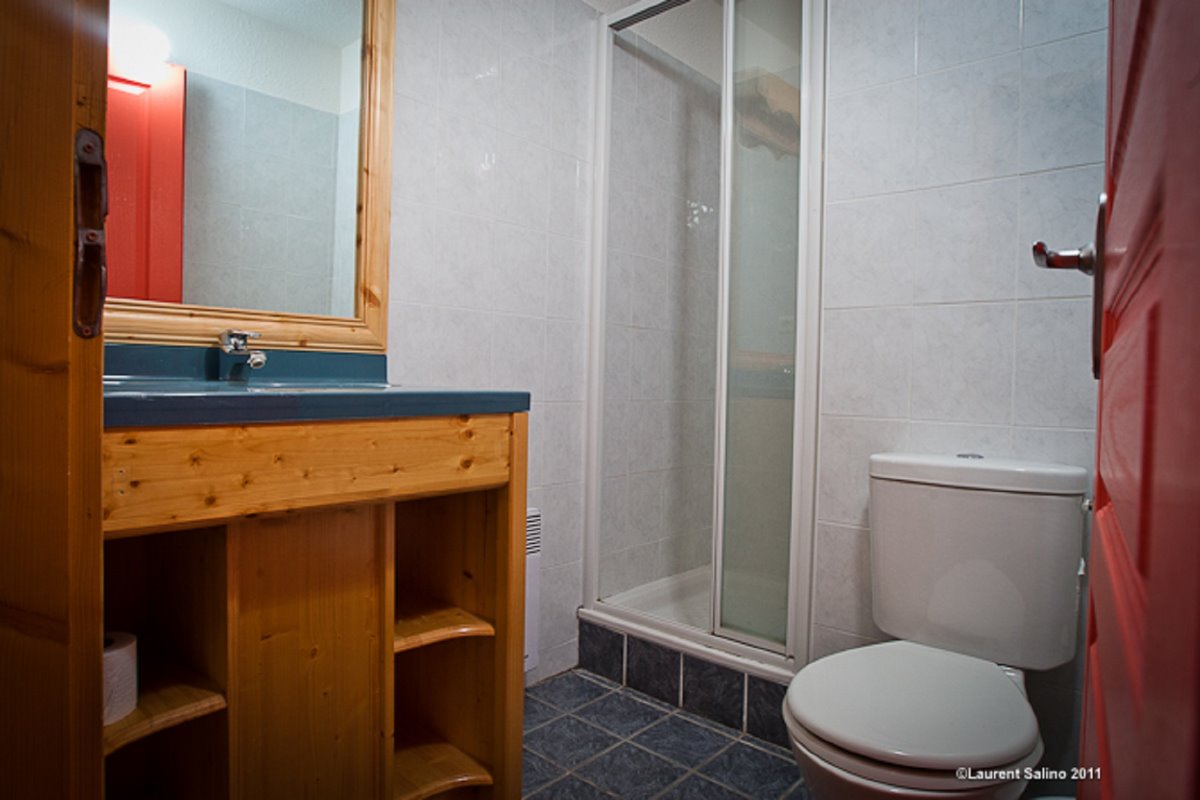 1 chambre avec salles de bain (douche) privatives - Autres 4 salles de Bain avec baignoire - Location de vacances - Oz