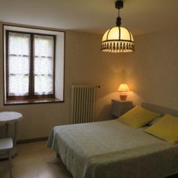 Chambre avec lit double - Location de vacances - Bellefontaine