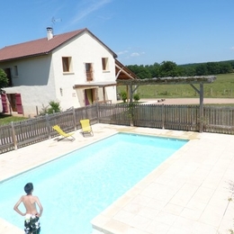 Gîte de grande capacité avec piscine à la campagne - Location de vacances - Saint-Georges-de-Baroille