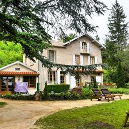 Villa Bel Air sise dans une propriété fermée par un portail, arborée et fleurie à la belle saison ! - Location de vacances - Le Puy-en-Velay