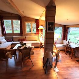 Pièce de vie avec vue direct sur l'étang ! - Location de vacances - Le Chambon-sur-Lignon