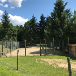 Tennis terrain de volley terrain de boules - Location de vacances - Saint-Privat-du-Dragon