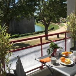 Petit déjeuner face aux remparts de Guérande - Location de vacances - Guérande