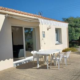 Maison bord de mer - façade sud - salon de jardin - Location de vacances - La Plaine-sur-Mer