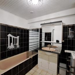 La salle de bains - Location de vacances - Saint-Pierre-de-Buzet