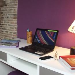 Un coin bureau intime avec wifi gratuite. - Location de vacances - Faye-d'Anjou