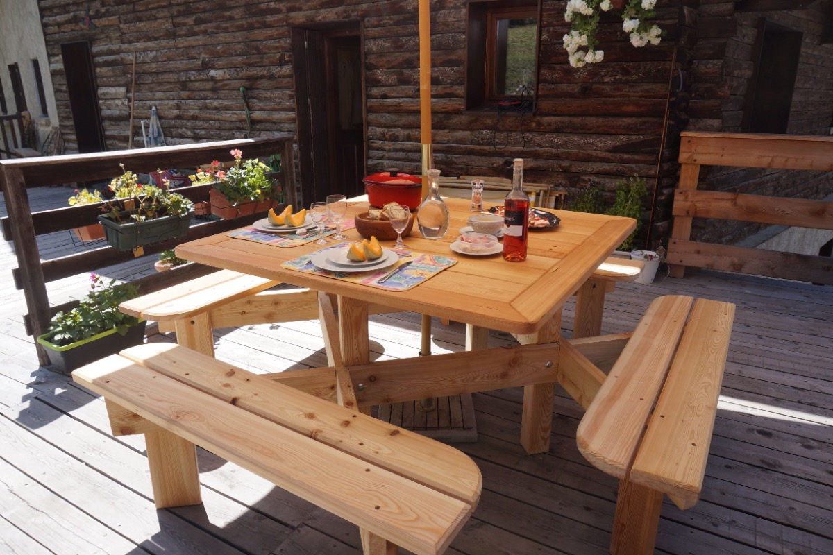 Déjeuner au jardin - Location de vacances - Saint-Véran