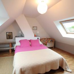 Chambre lit double - Location de vacances - Dragey-Ronthon
