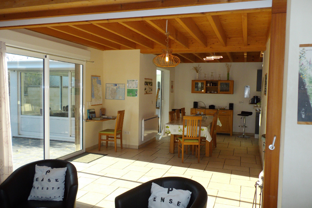 Salon, salle à manger, terrasse et véranda - Location de vacances - Carentan