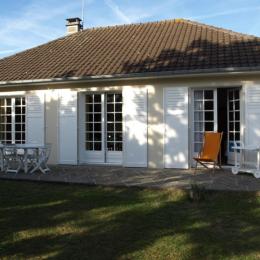 Façade côté jardin - Location de vacances - Hauteville-sur-Mer