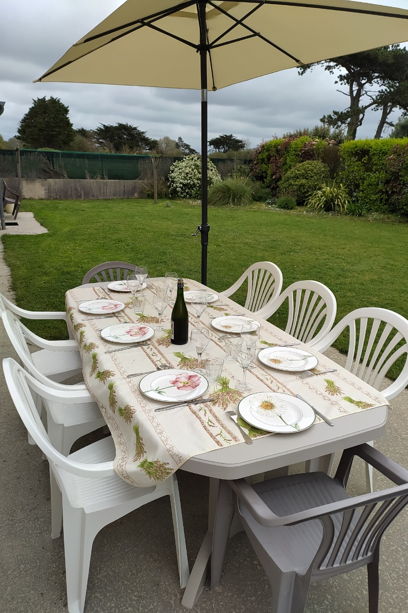 TERASSE TABLE 8 PERSONNES - Location de vacances - Portbail