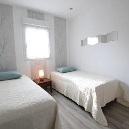 Chambre 2 lits simples - Location de vacances - Carentan