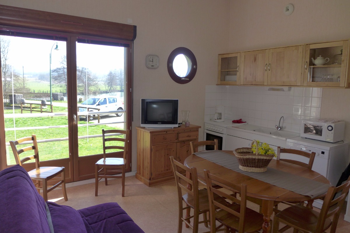 Salle à manger et coin cuisine - Location de vacances - Soncourt-sur-Marne