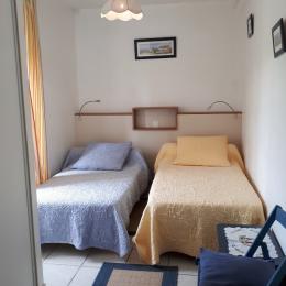 chambre 2 lits simples - Location de vacances - Baden