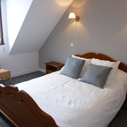 Chambre lit double N°2 - Location de vacances - Larmor-Plage