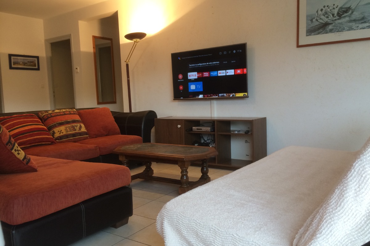 Coin salon avec Smart TV (accès Netflix via votre compte) - Location de vacances - Erdeven