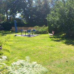 Le jardin privé du gîte - Location de vacances - Saint-Allouestre