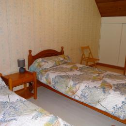 chambre 2 lits de 90 + lit bébé - Location de vacances - Marzan