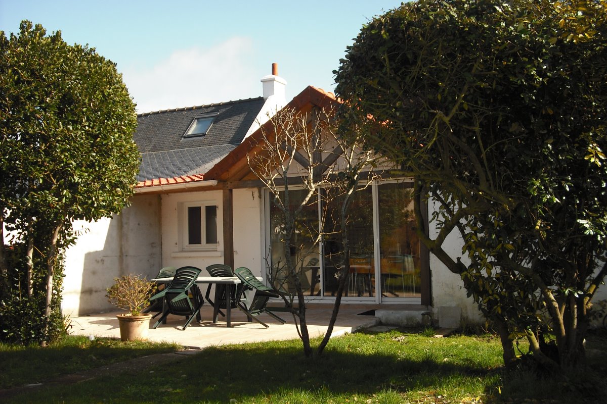 Maison Et Son Annexe Indépendante Sur Terrain Clos à 200m