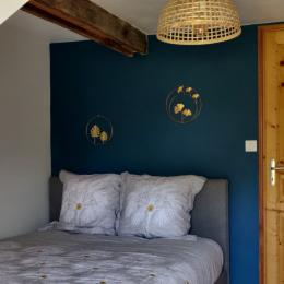 Chambre 1 / First bedroom - Location de vacances - Saint-Allouestre