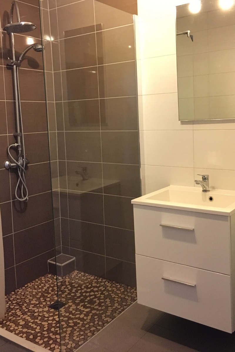 Salle de bain avec douche - Location de vacances - Waldwisse