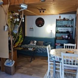 Espace cuisine/salon - Location de vacances - Fenain