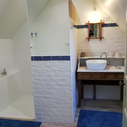 table de toilette,douche à l'italienne, WC - Chambre d'hôtes - Beauvais