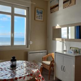 Coin salle à manger avec vue sur mer - Location de vacances - Wimereux