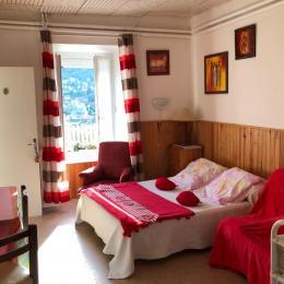 voici un studio aux couleurs de rouge-passion, lit en 140 - Location de vacances - Mont-Dore