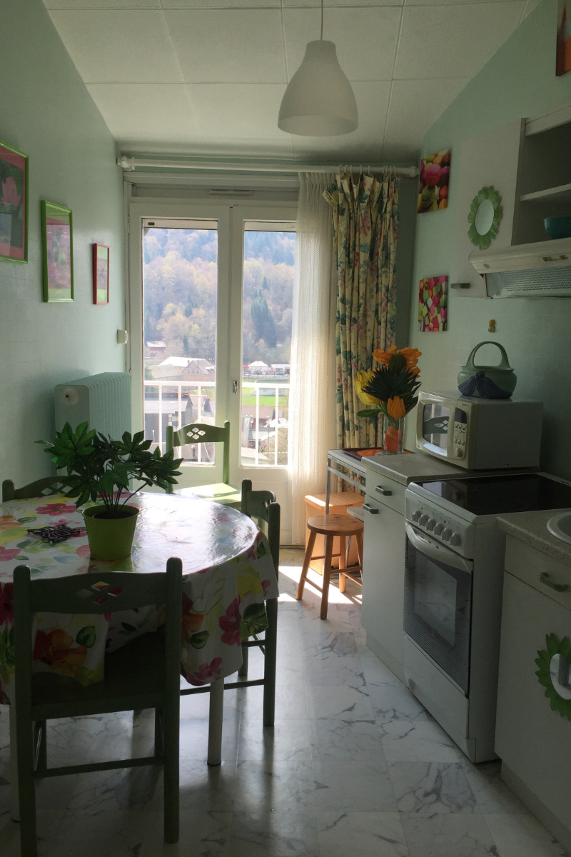 Votre cuisine avec balcon et vue panoramique, possibilité de déj à 4, bien agencée - Location de vacances - Mont-Dore