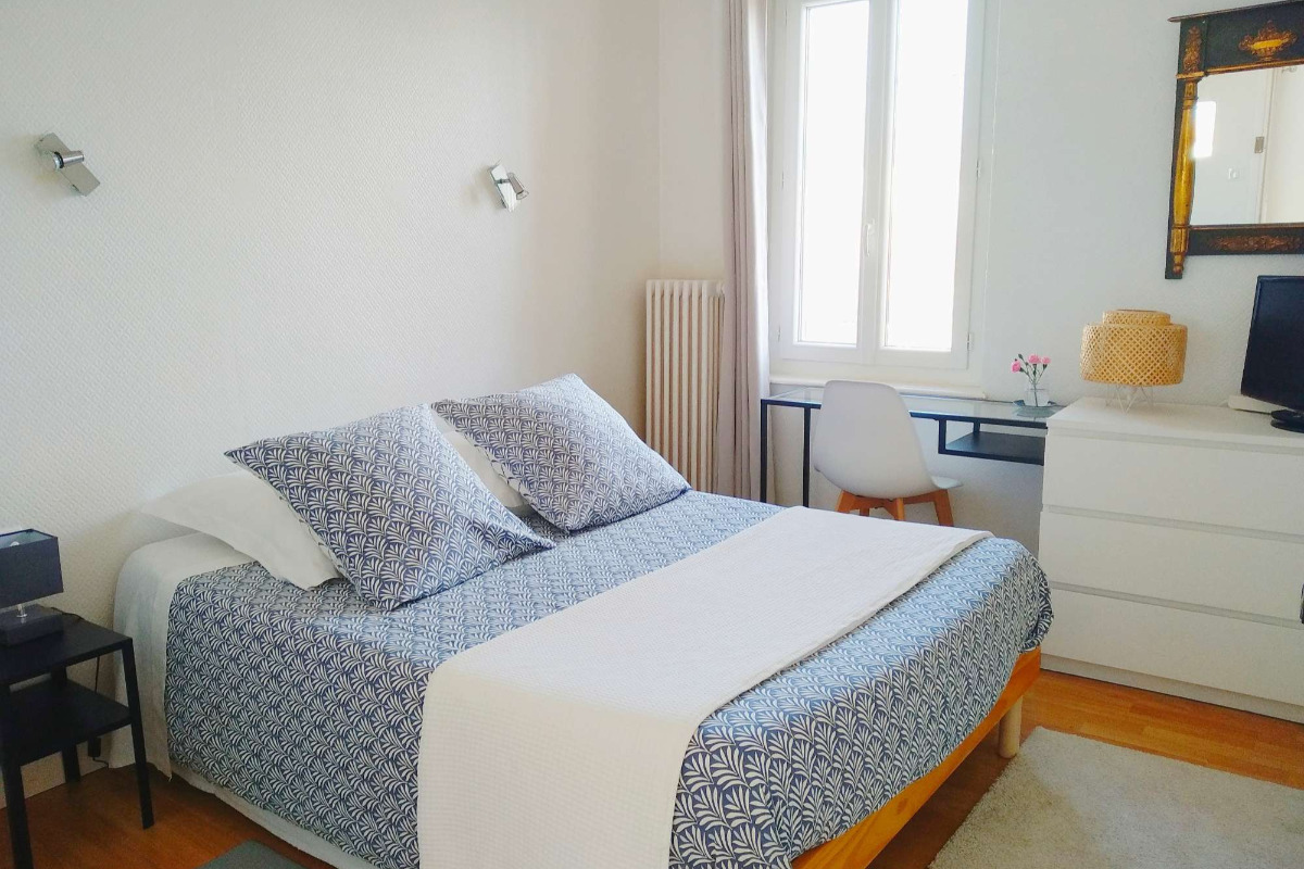 Petite chambre avec lit 140 - Location de vacances - Gimeaux