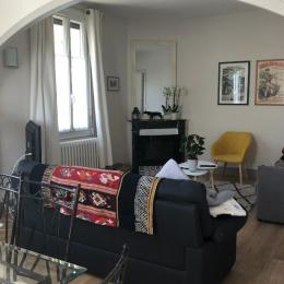 Vue du salon depuis l'espace salle à manger - Location de vacances - Pierrefitte-Nestalas