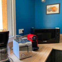 Petit-déjeuner, café filtre et Nespresso, grille pain - Location de vacances - Beyrède-Jumet-Camous