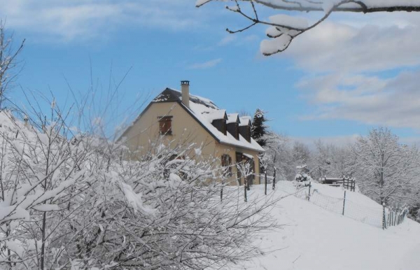 La maison par une belle matinée d'hiver - Location de vacances - Arrens-Marsous