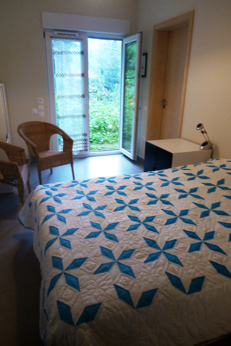 1 chambre avec un lit double - Location de vacances - Obersteinbach