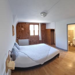 Chambre avec grand lit double 160X200 - Chambre d'hôtes - Sondernach